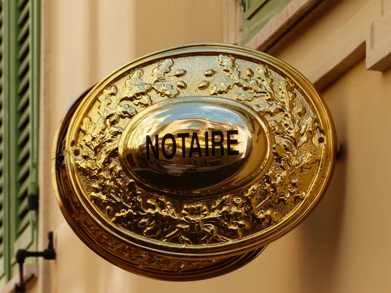 notaire-CABASSE-min_advertising-golden-metal-money-lighting-brass-1013060-pxhere.com